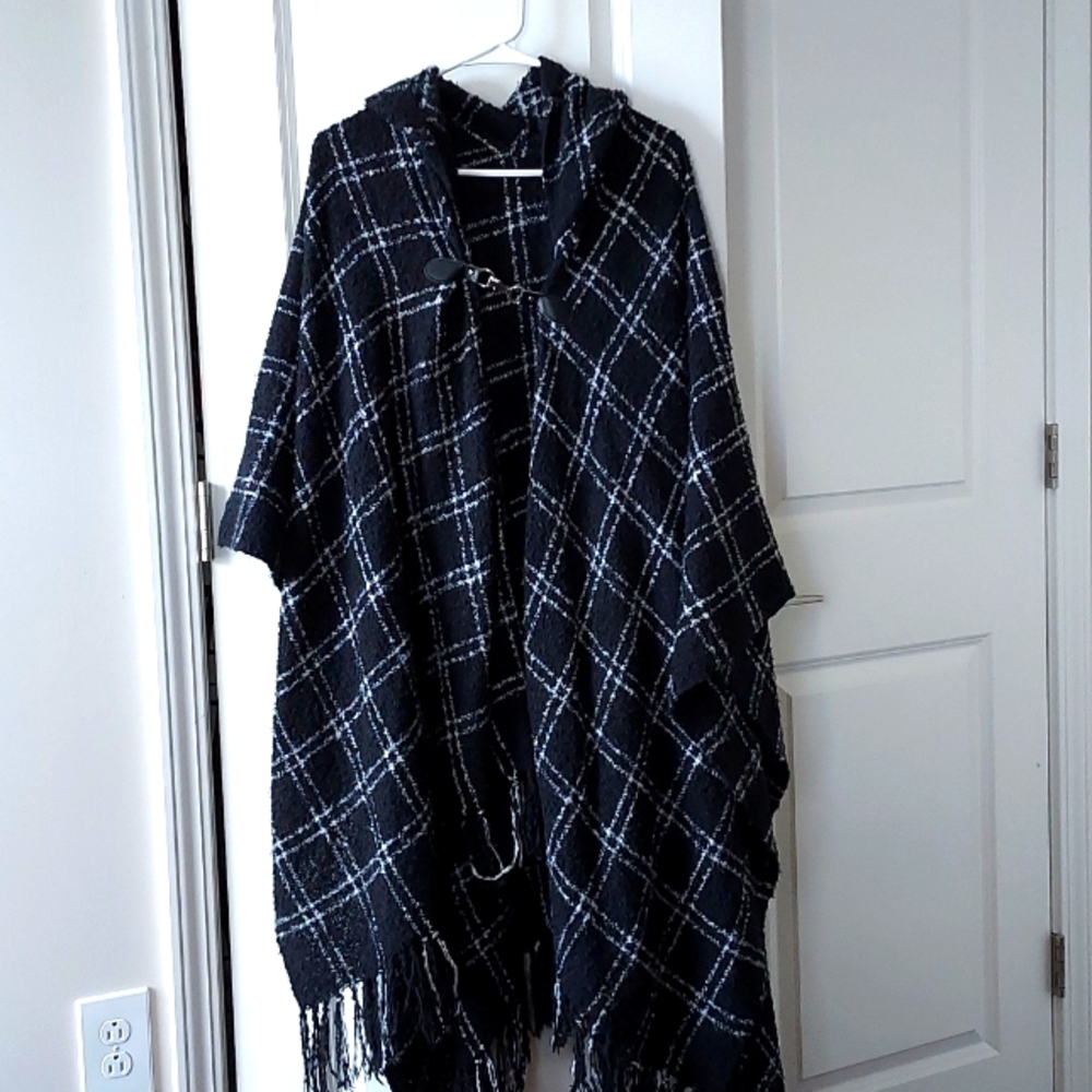 Lane Bryant hooded black white wraparound with clasp